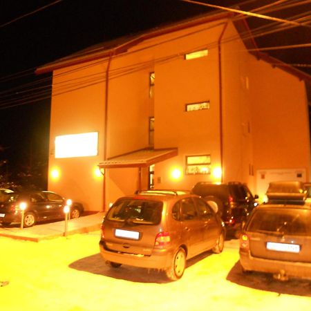 Hotel Flora Alpina Azuga Zewnętrze zdjęcie