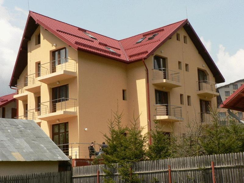 Hotel Flora Alpina Azuga Zewnętrze zdjęcie
