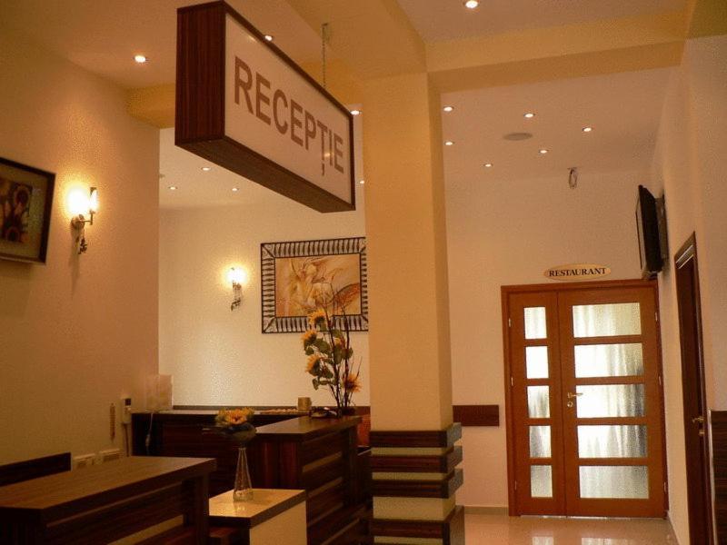 Hotel Flora Alpina Azuga Zewnętrze zdjęcie