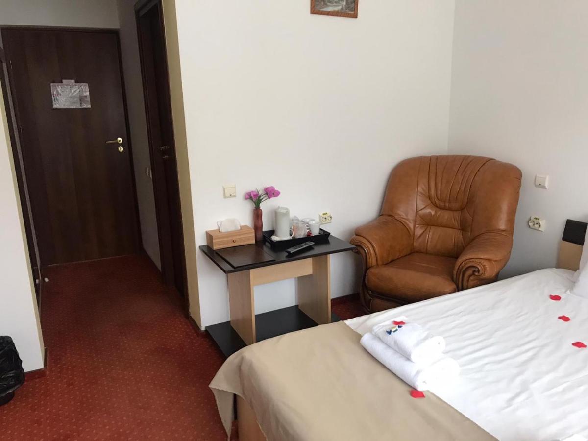 Hotel Flora Alpina Azuga Zewnętrze zdjęcie
