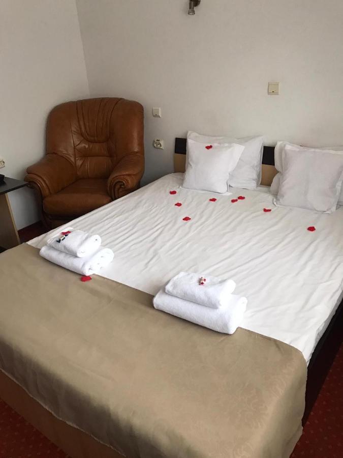 Hotel Flora Alpina Azuga Zewnętrze zdjęcie