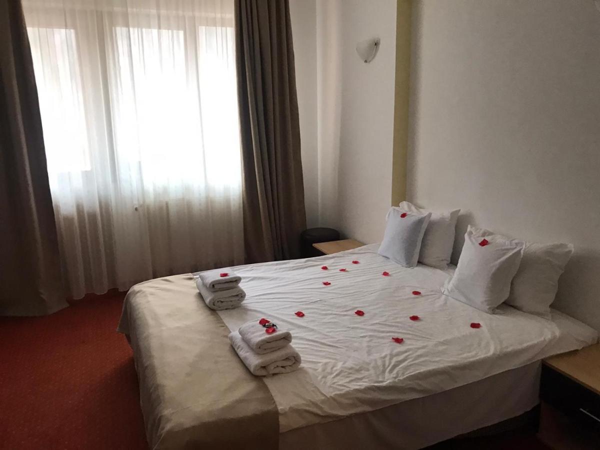 Hotel Flora Alpina Azuga Zewnętrze zdjęcie