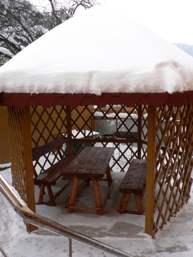 Hotel Flora Alpina Azuga Zewnętrze zdjęcie