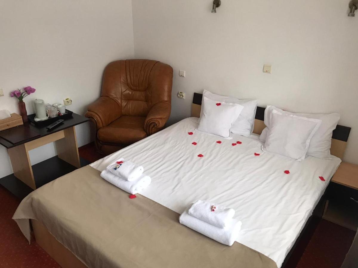 Hotel Flora Alpina Azuga Zewnętrze zdjęcie