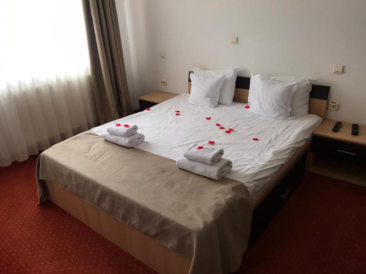 Hotel Flora Alpina Azuga Zewnętrze zdjęcie