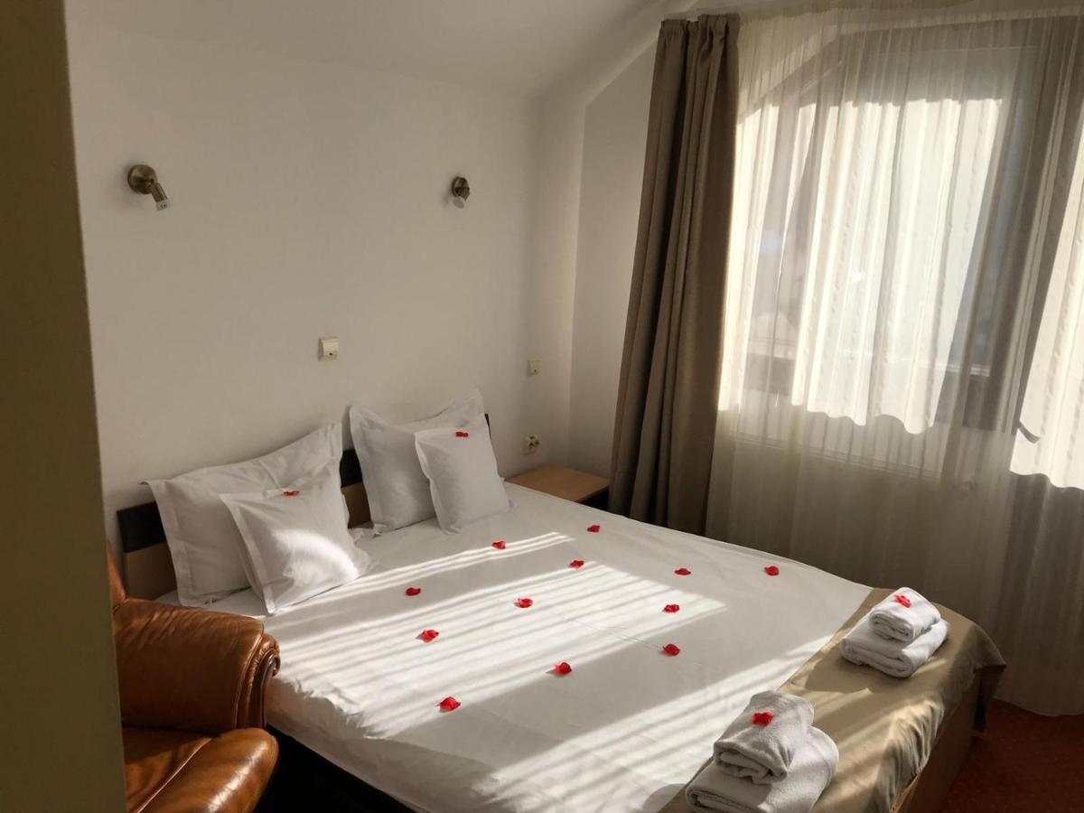Hotel Flora Alpina Azuga Zewnętrze zdjęcie