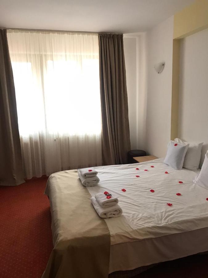Hotel Flora Alpina Azuga Zewnętrze zdjęcie