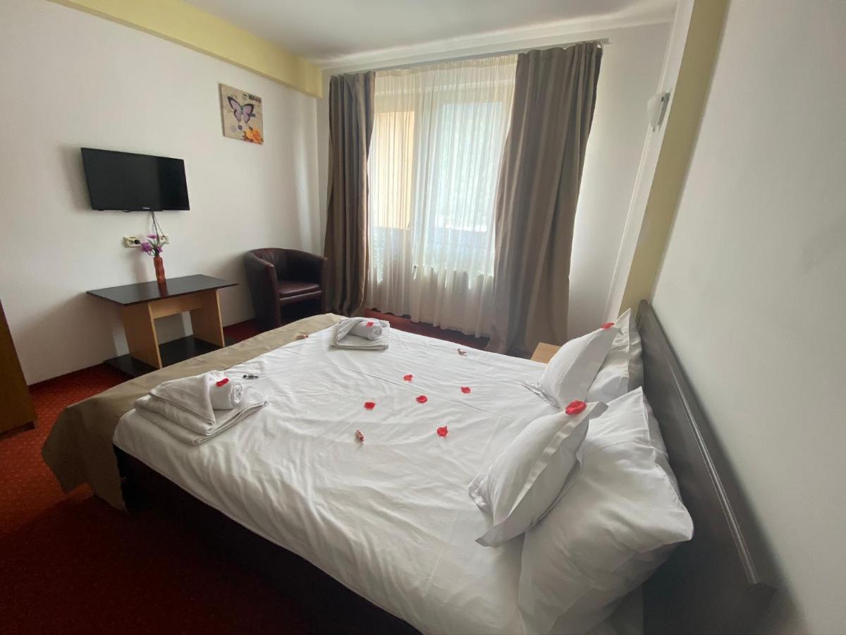 Hotel Flora Alpina Azuga Zewnętrze zdjęcie