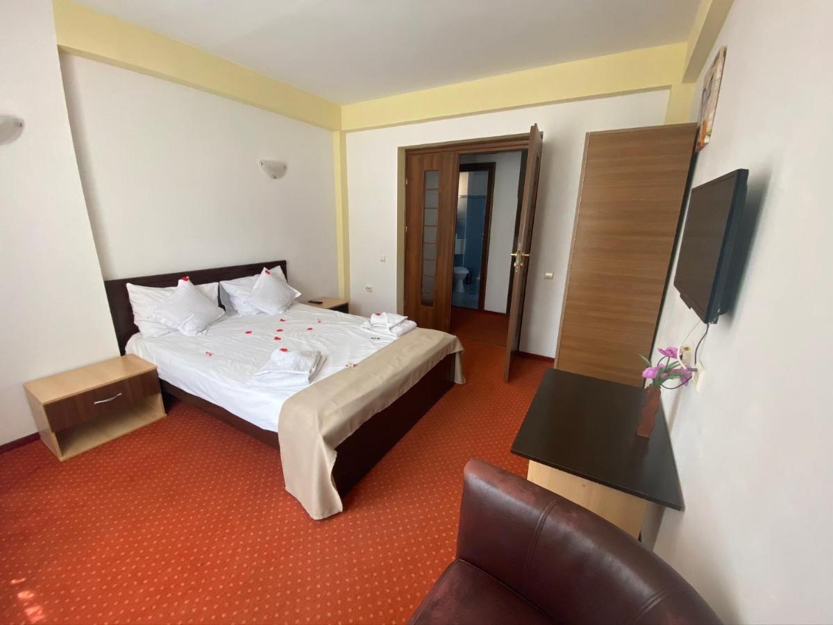 Hotel Flora Alpina Azuga Zewnętrze zdjęcie