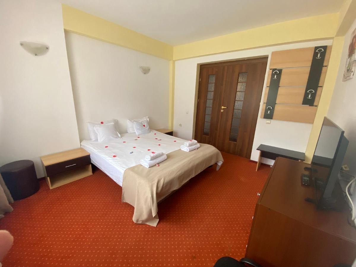 Hotel Flora Alpina Azuga Zewnętrze zdjęcie
