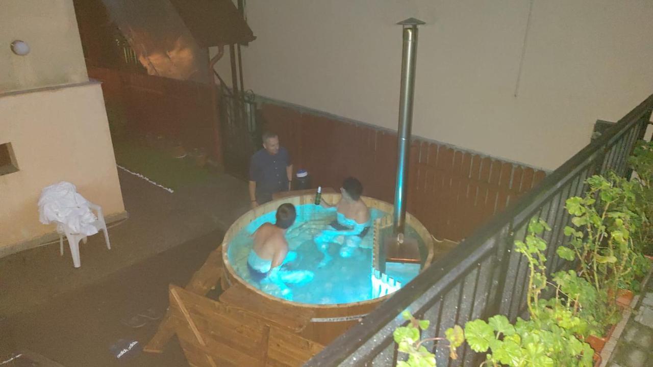Hotel Flora Alpina Azuga Zewnętrze zdjęcie