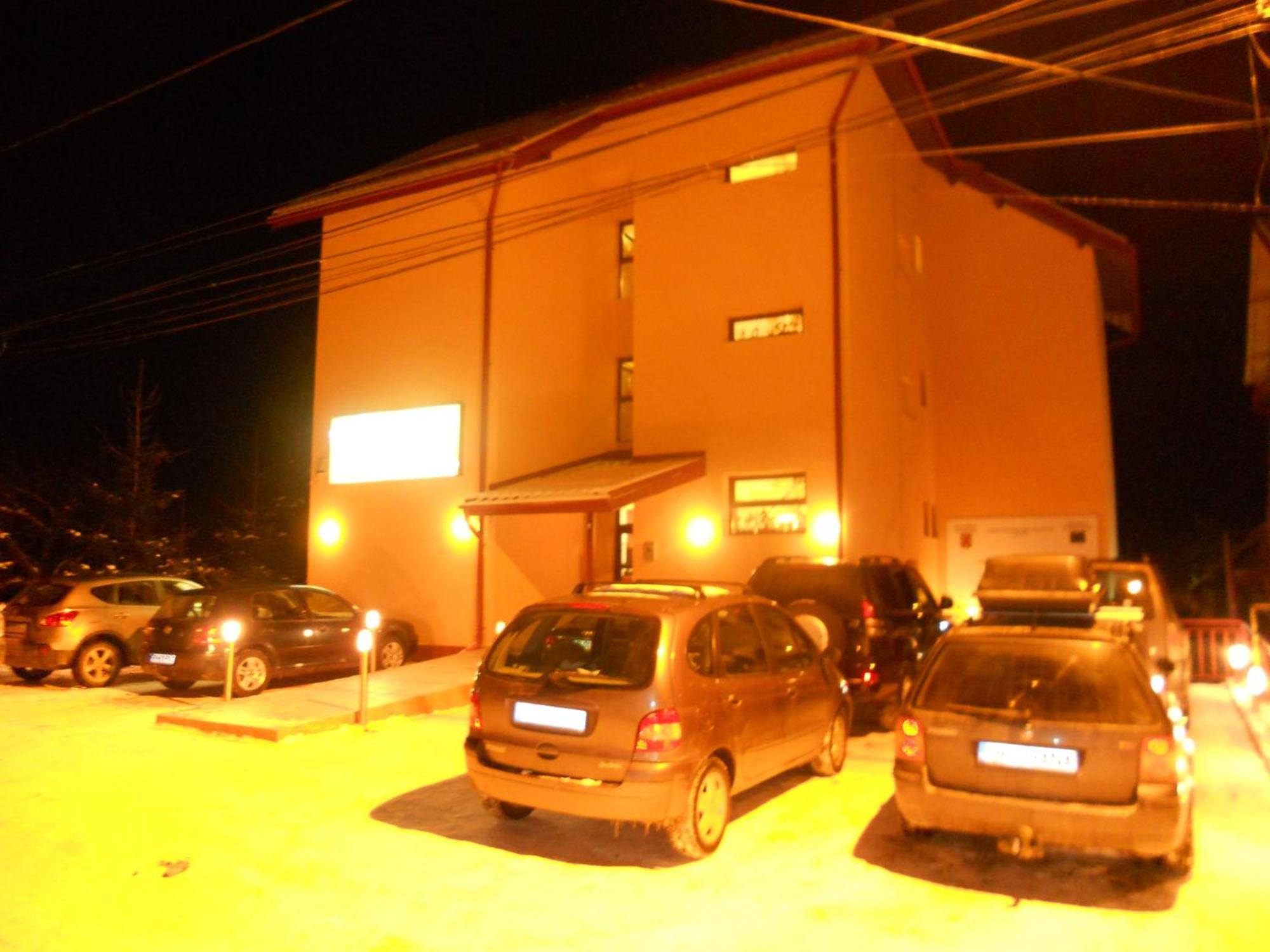 Hotel Flora Alpina Azuga Zewnętrze zdjęcie