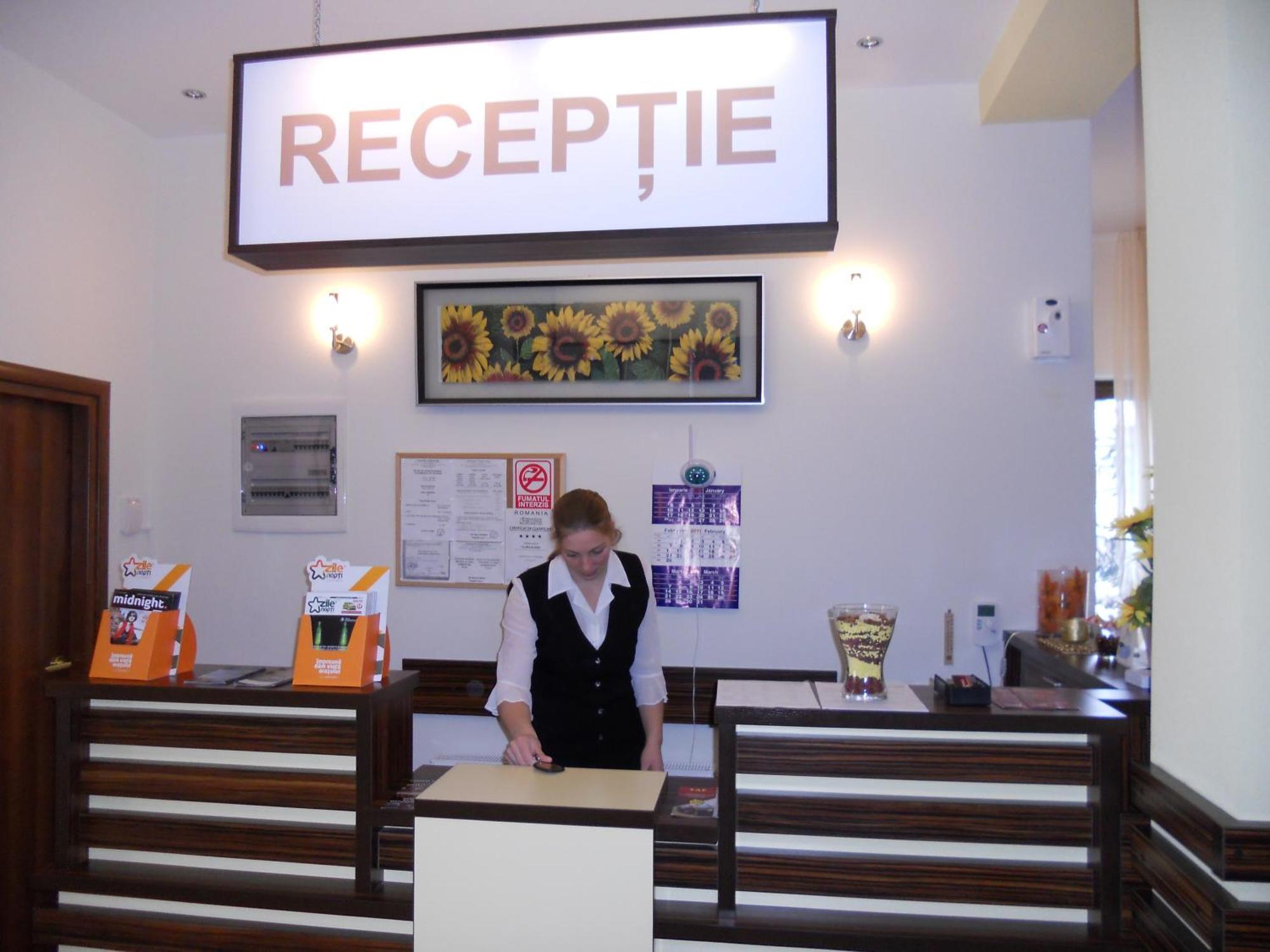Hotel Flora Alpina Azuga Zewnętrze zdjęcie