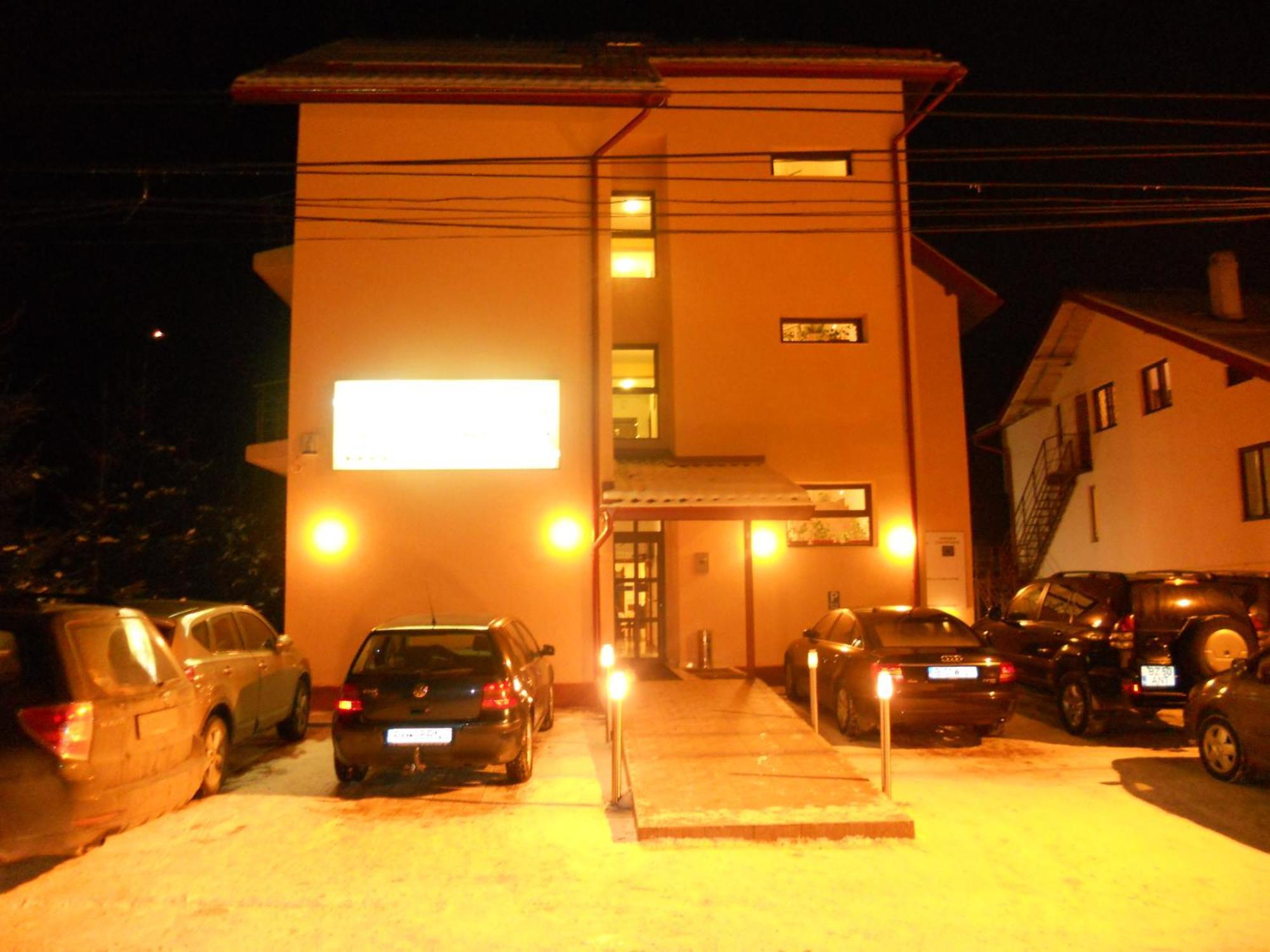 Hotel Flora Alpina Azuga Zewnętrze zdjęcie