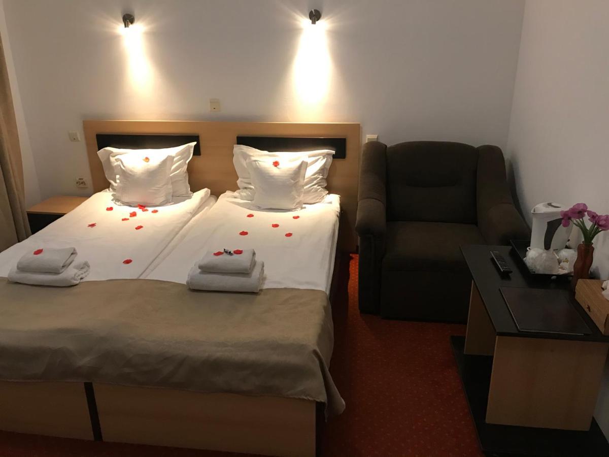 Hotel Flora Alpina Azuga Zewnętrze zdjęcie